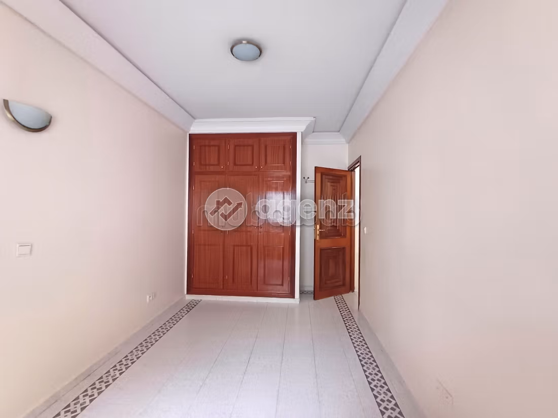 Find an apartment to buy in Riviera. 3 beautiful rooms. Well furnished