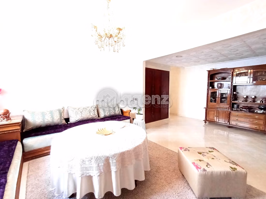 Fabulous apartment for sale in Maârif Extension. 2 lovely rooms. No Lift, Balcony
