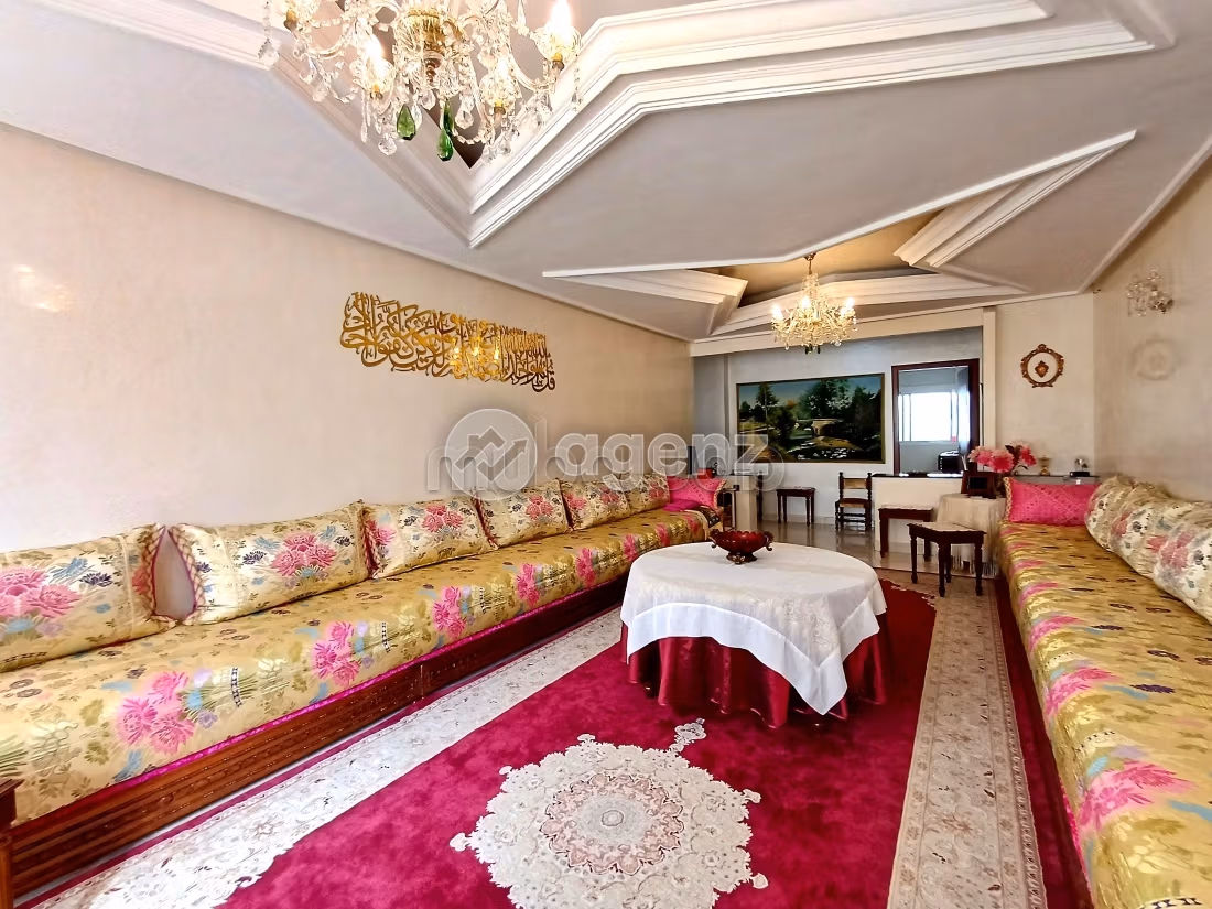 Fabulous apartment for sale in Maârif Extension. 2 lovely rooms. No Lift, Balcony