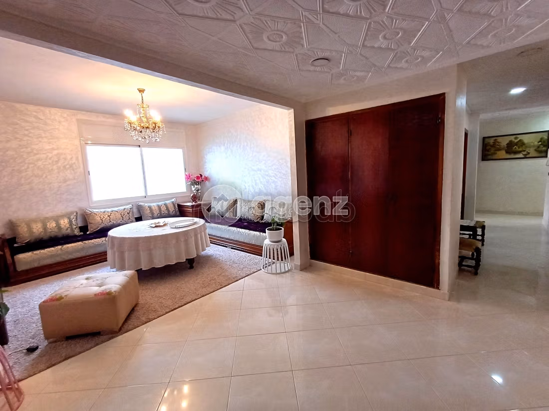 Fabulous apartment for sale in Maârif Extension. 2 lovely rooms. No Lift, Balcony