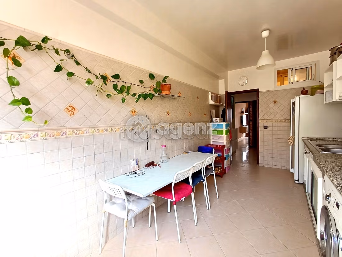 Fabulous apartment for sale in Maârif Extension. 2 lovely rooms. No Lift, Balcony