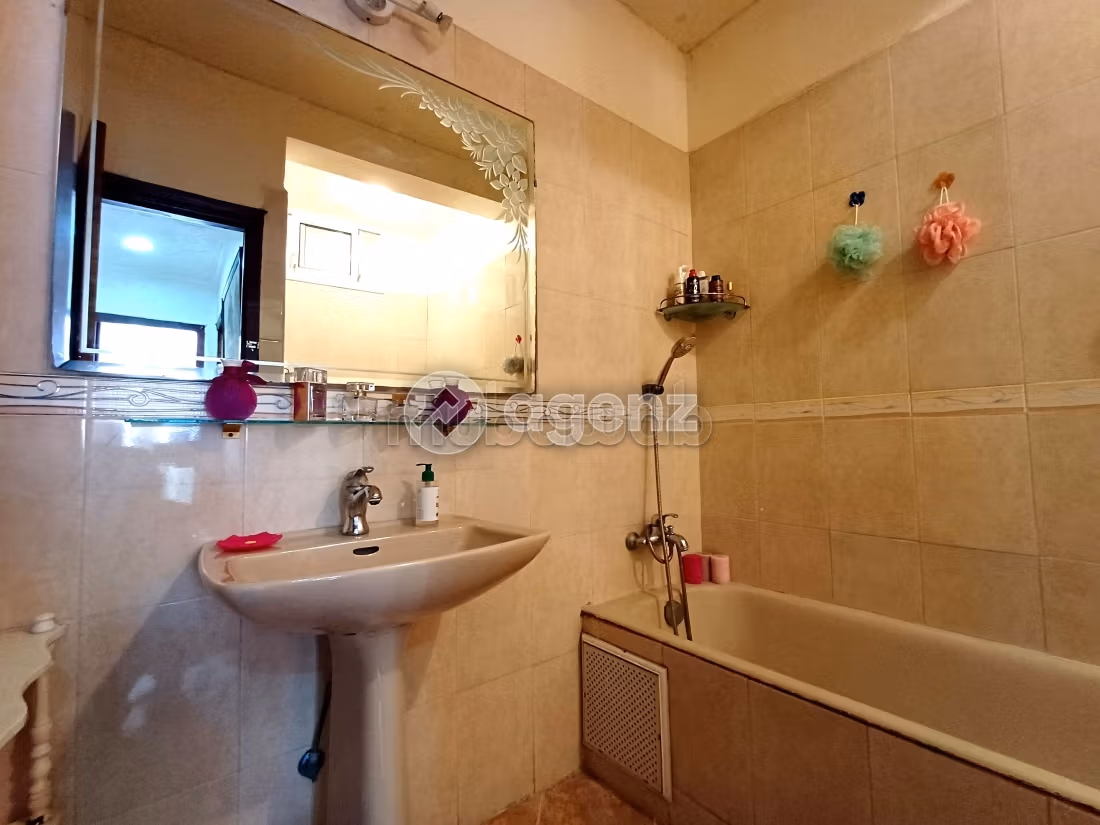 Fabulous apartment for sale in Maârif Extension. 2 lovely rooms. No Lift, Balcony