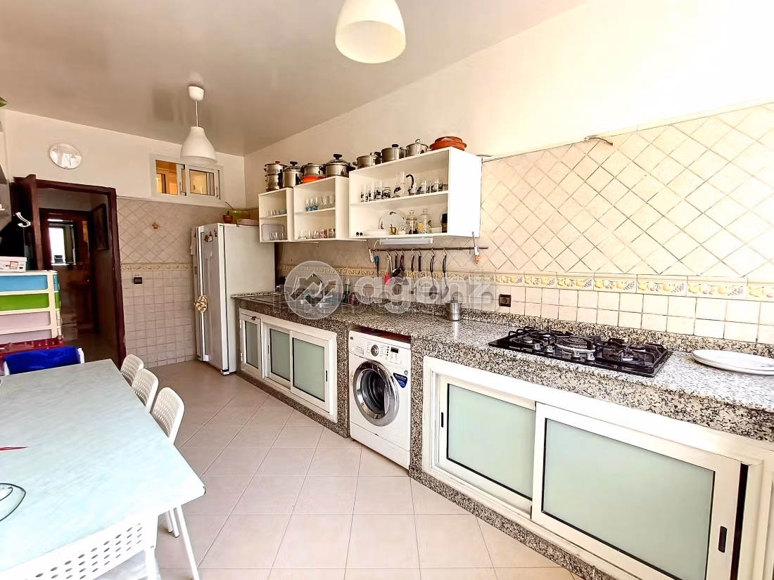 Fabulous apartment for sale in Maârif Extension. 2 lovely rooms. No Lift, Balcony
