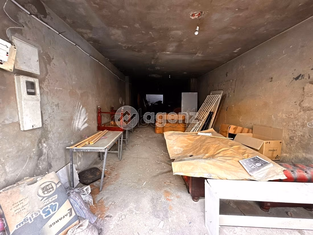 مكاتب ومحلات للبيع ب درب بن حمان. المساحة الكلية 333 م². مرآب