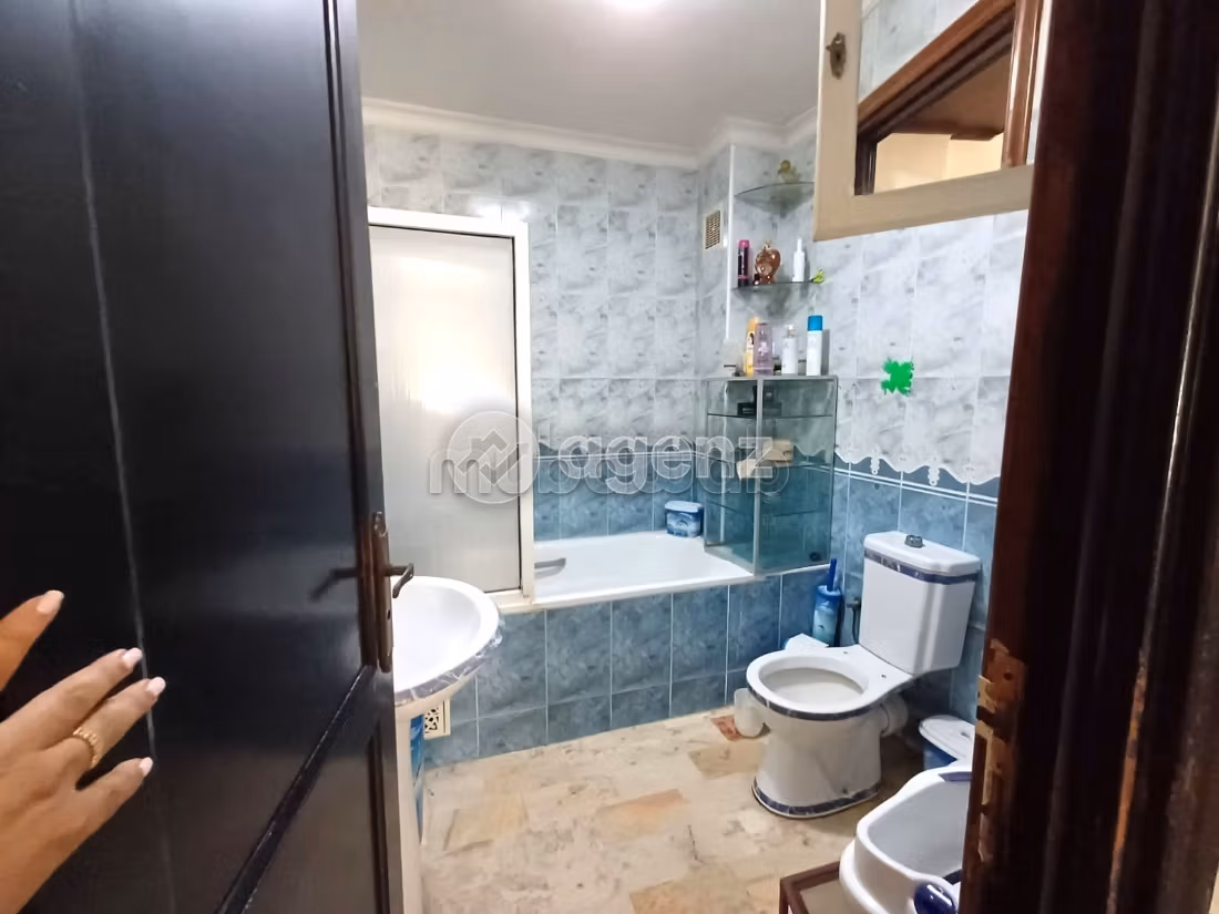 Apartment for sale in Californie. 2 rooms. With garage and lift