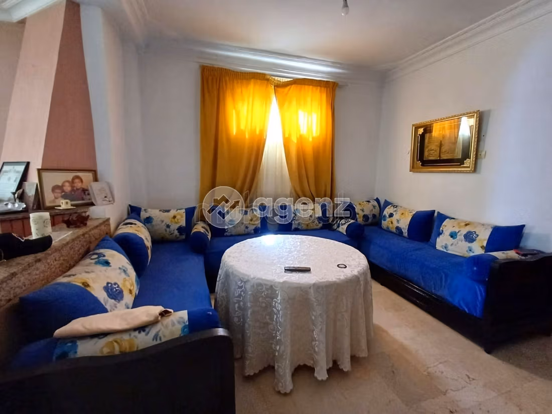 Apartment for sale in Californie. 2 rooms. With garage and lift