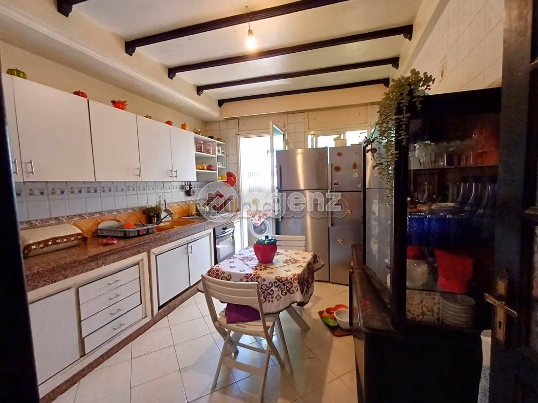 Apartment for sale in Californie. 2 rooms. With garage and lift