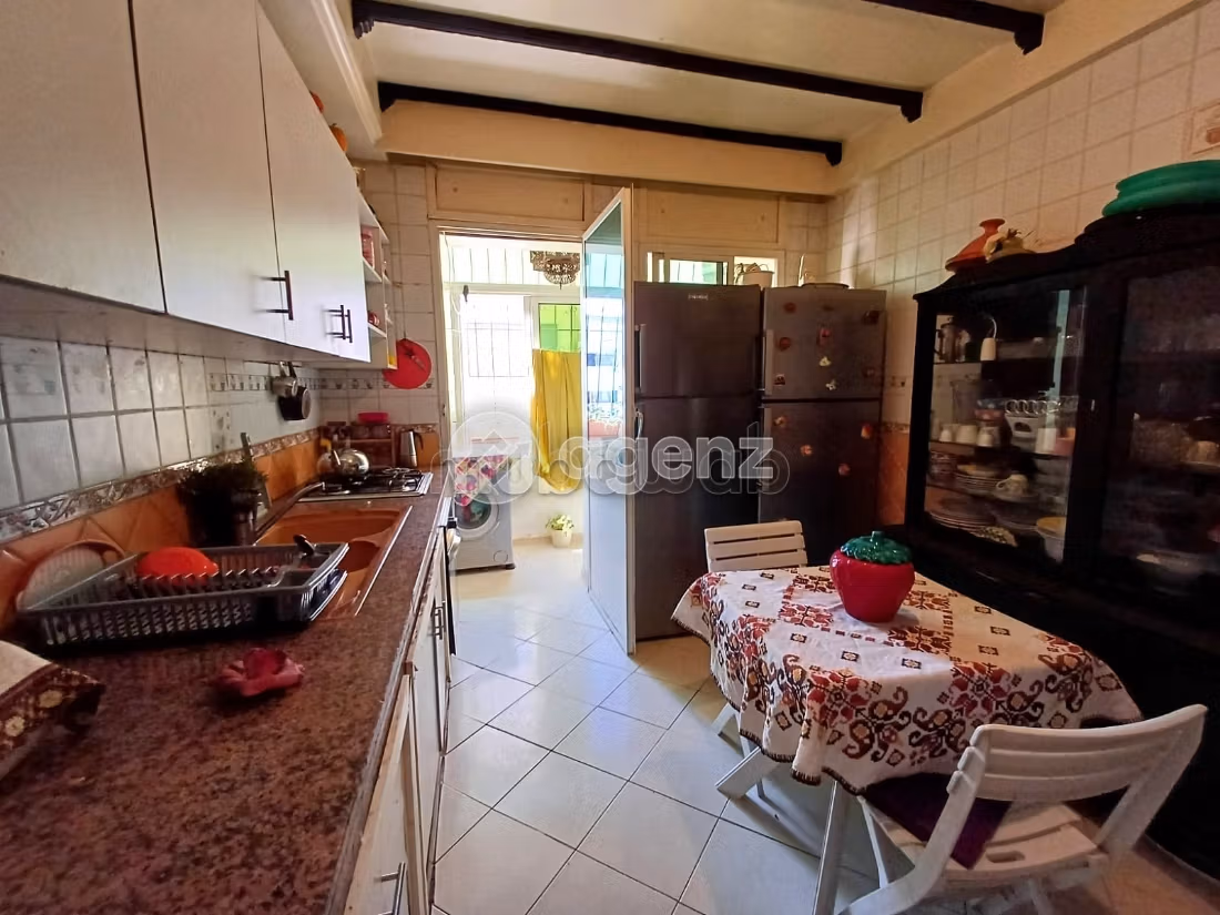 Apartment for sale in Californie. 2 rooms. With garage and lift