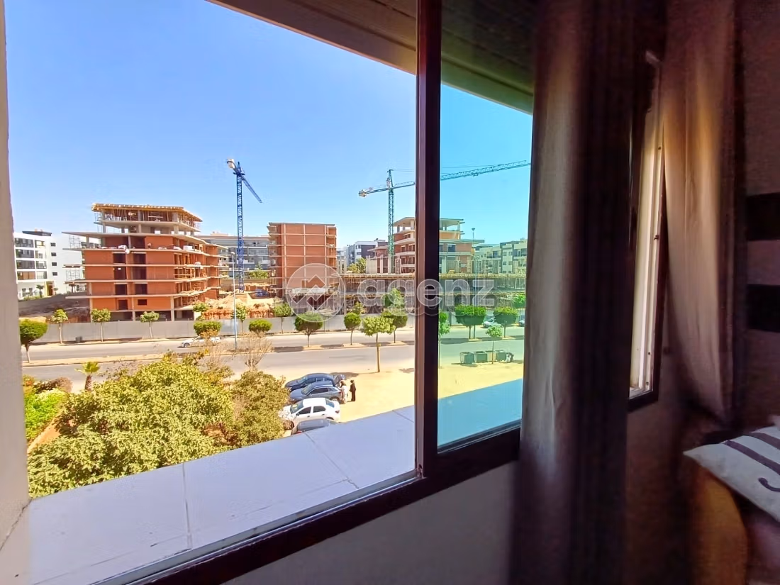 Apartment for sale in Californie. 2 rooms. With garage and lift