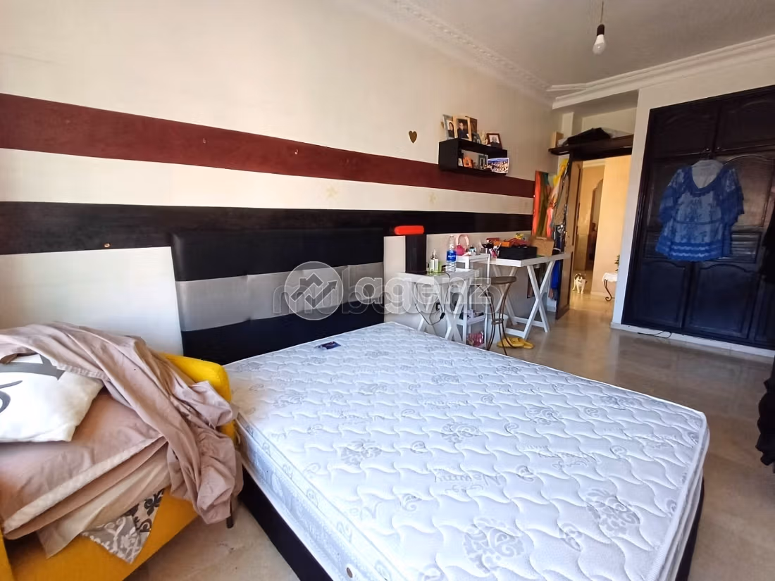 Apartment for sale in Californie. 2 rooms. With garage and lift