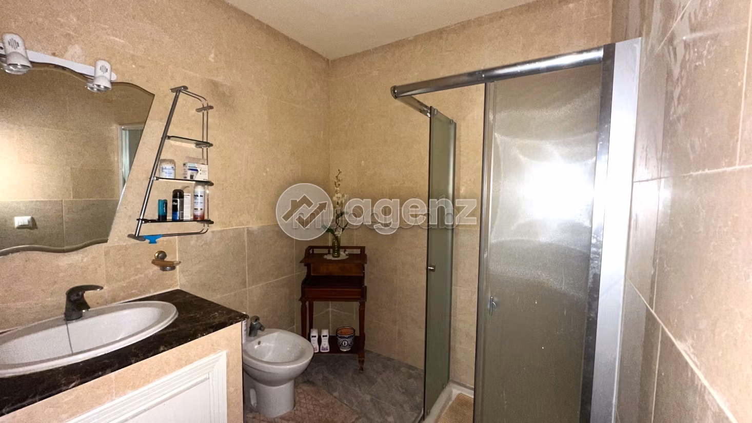 Sale of a lovely apartment in Monica. Area of 109 m². Private car park