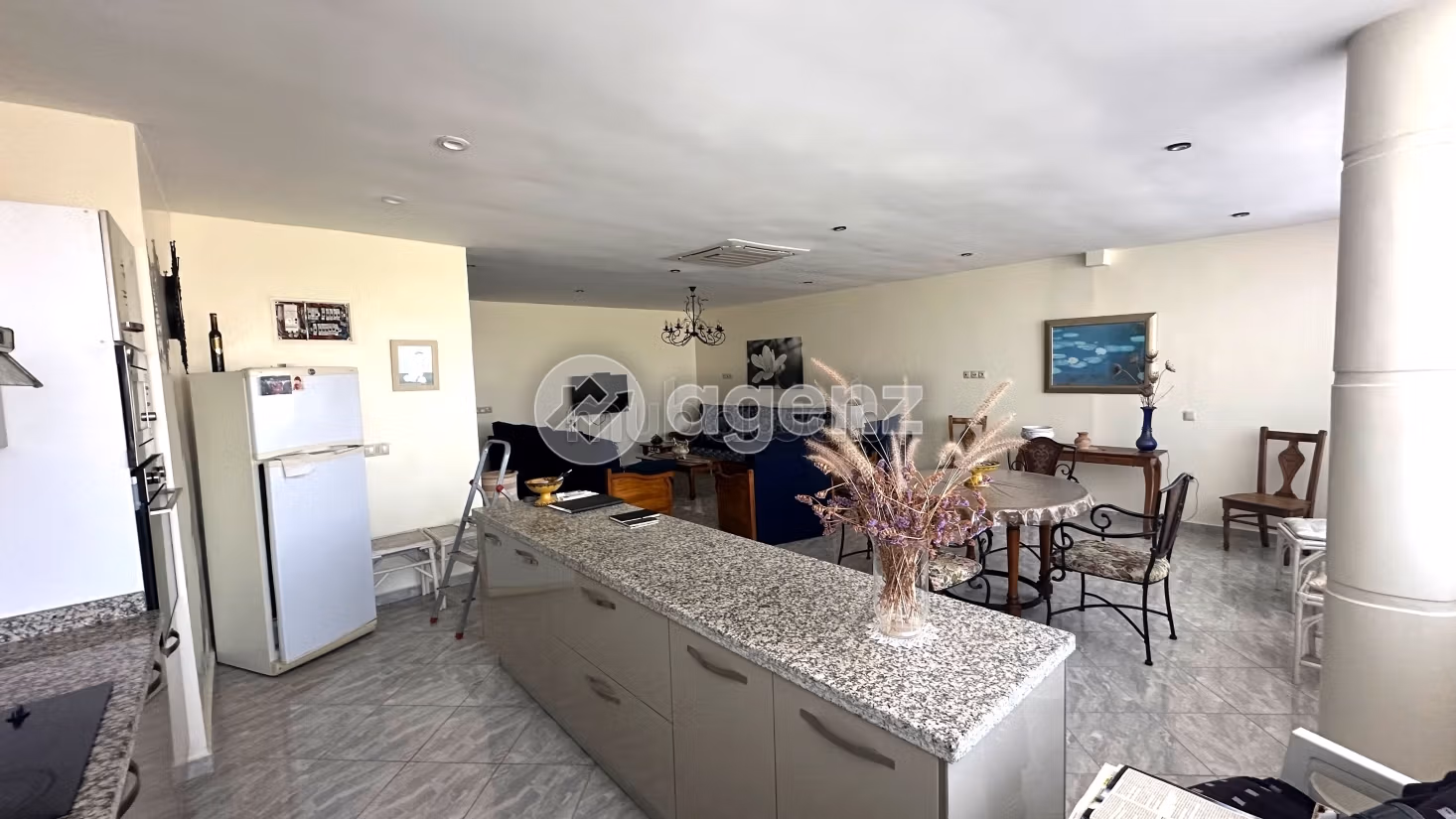 Sale of a lovely apartment in Monica. Area of 109 m². Private car park