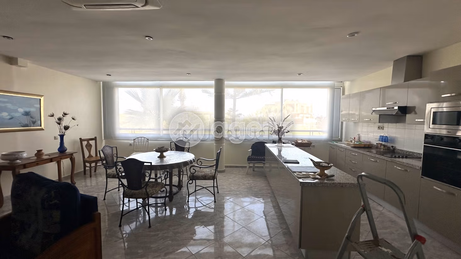 Sale of a lovely apartment in Monica. Area of 109 m². Private car park