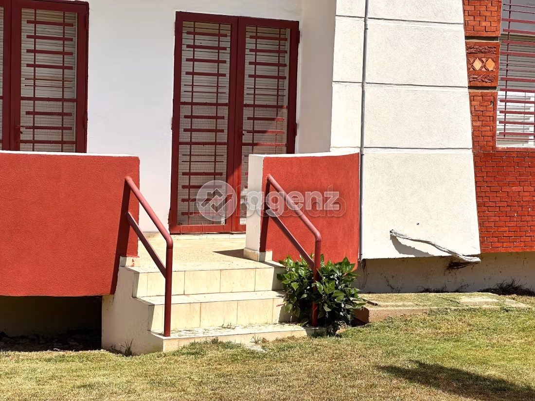 Sale of a lovely apartment in Monica. Area of 109 m². Private car park