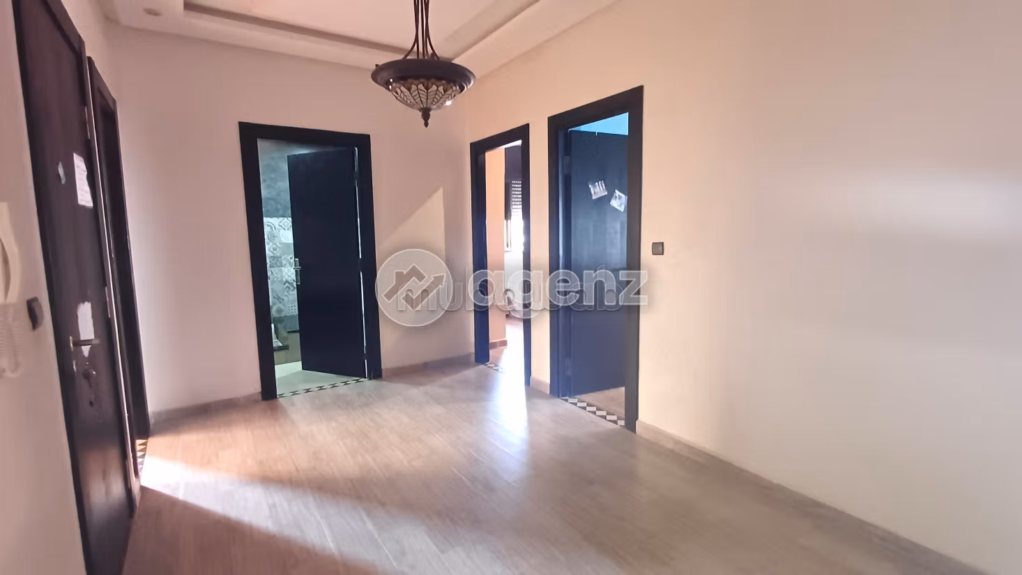 Vendita appartamento a Hay El Menzah. 3 camere. Cucina completamente equipaggiata