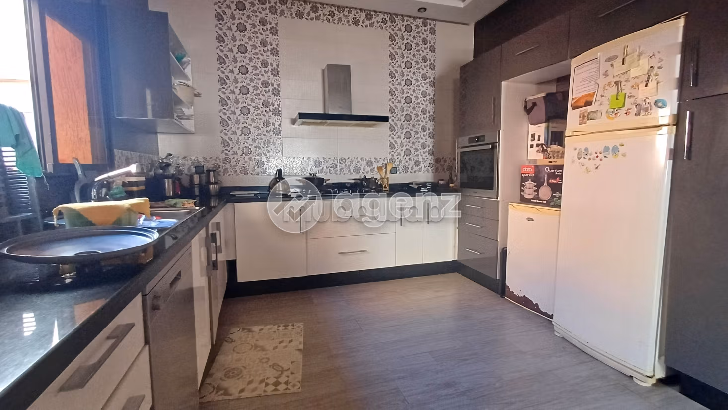 Vendita appartamento a Hay El Menzah. 3 camere. Cucina completamente equipaggiata