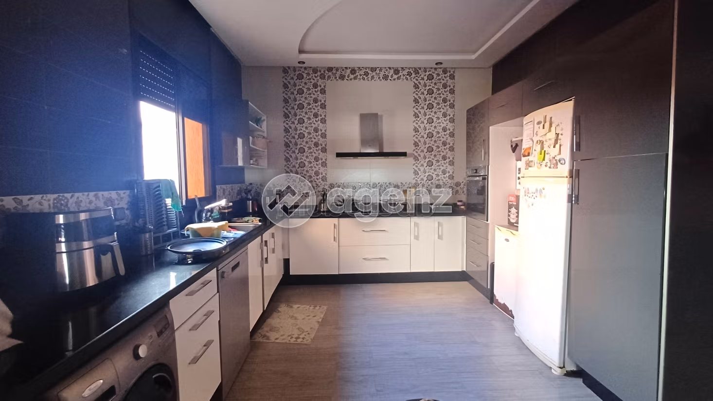 Vendita appartamento a Hay El Menzah. 3 camere. Cucina completamente equipaggiata