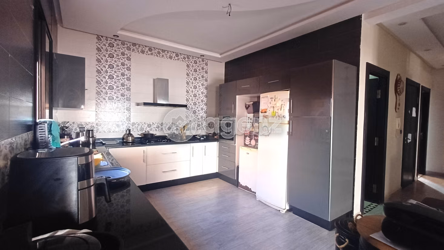 Vendita appartamento a Hay El Menzah. 3 camere. Cucina completamente equipaggiata