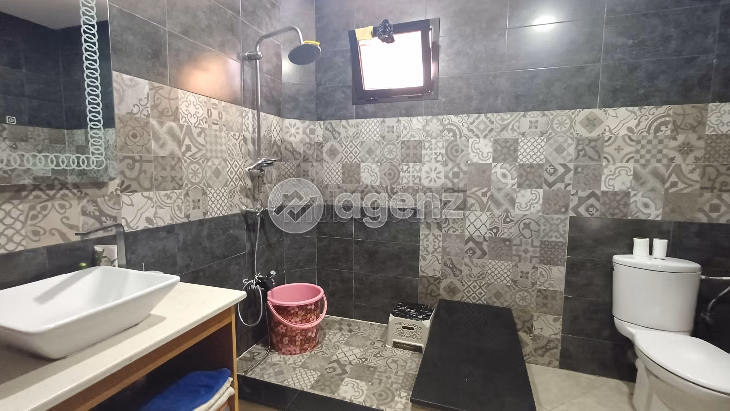 Vendita appartamento a Hay El Menzah. 3 camere. Cucina completamente equipaggiata