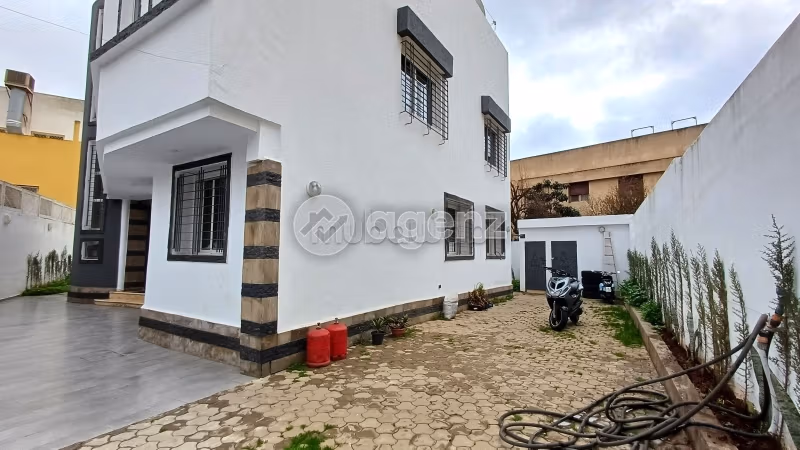 Villa à vendre 389 m², 4 chambres Lekrimat Casablanca