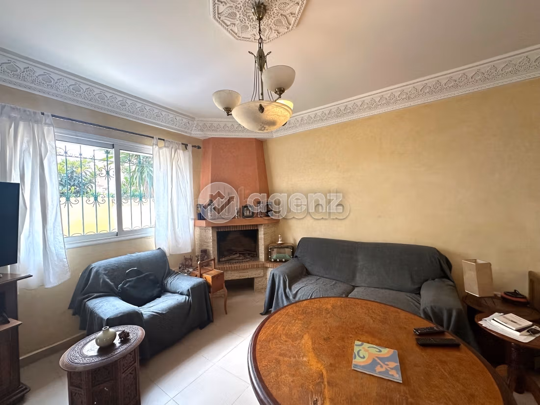 منزل ممتاز للبيع بابن سليمان. 2 غرف جميلة. مكان وقوف السيارات وشرفة