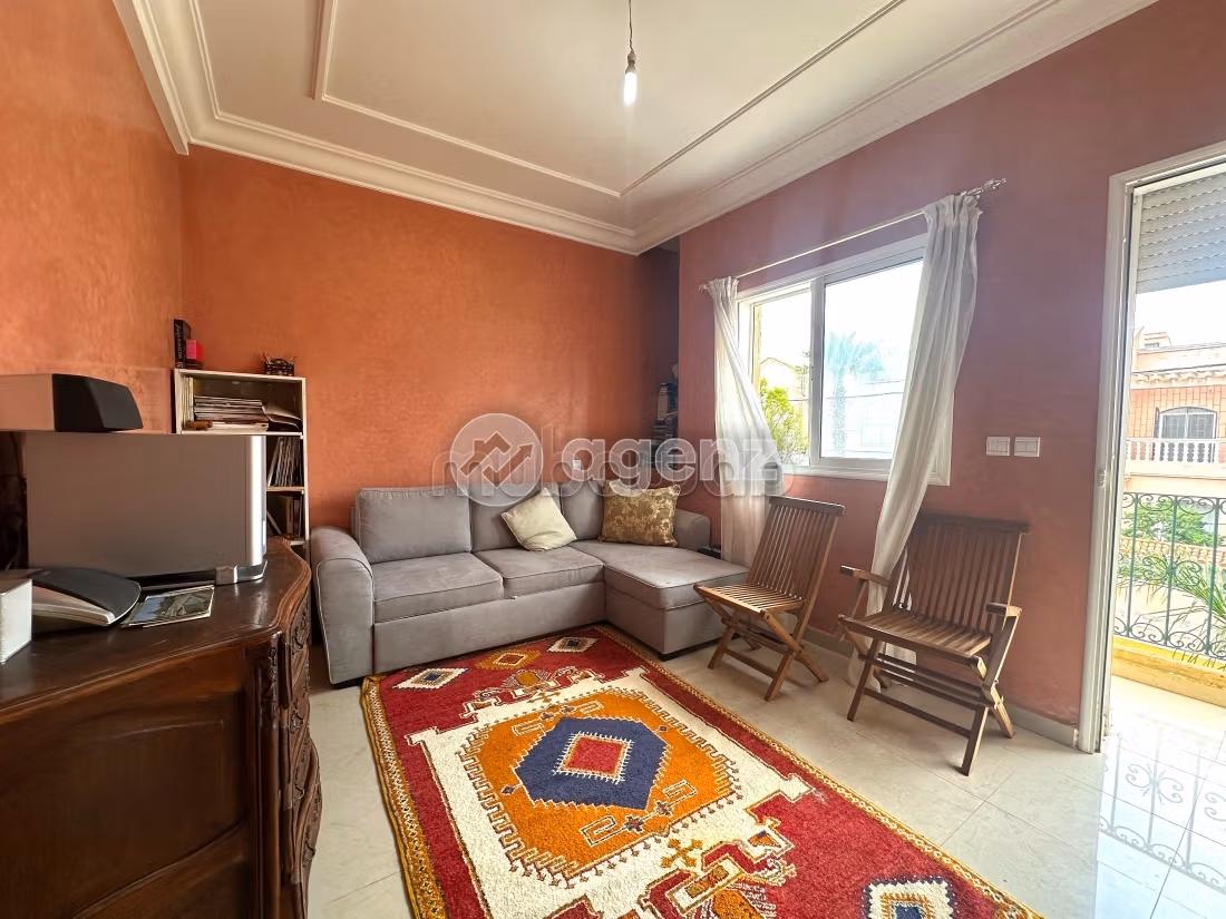 منزل ممتاز للبيع بابن سليمان. 2 غرف جميلة. مكان وقوف السيارات وشرفة