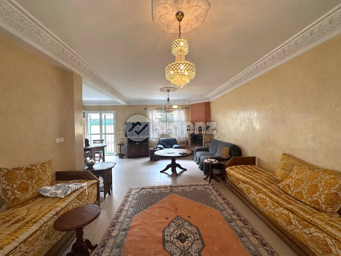 منزل ممتاز للبيع بابن سليمان. 2 غرف جميلة. مكان وقوف السيارات وشرفة