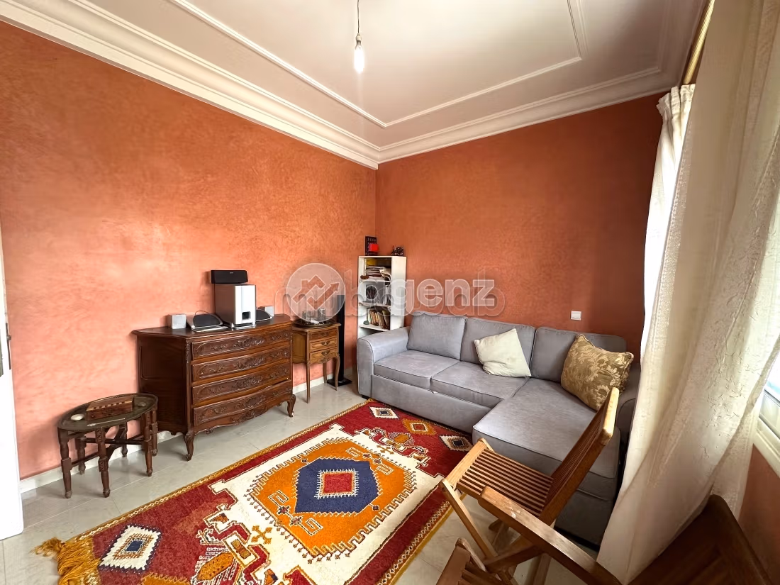 منزل ممتاز للبيع بابن سليمان. 2 غرف جميلة. مكان وقوف السيارات وشرفة