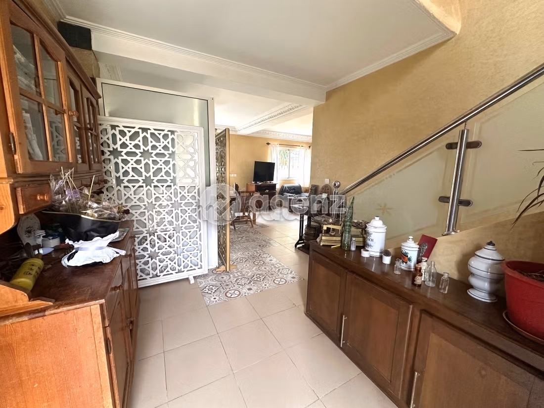 منزل ممتاز للبيع بابن سليمان. 2 غرف جميلة. مكان وقوف السيارات وشرفة
