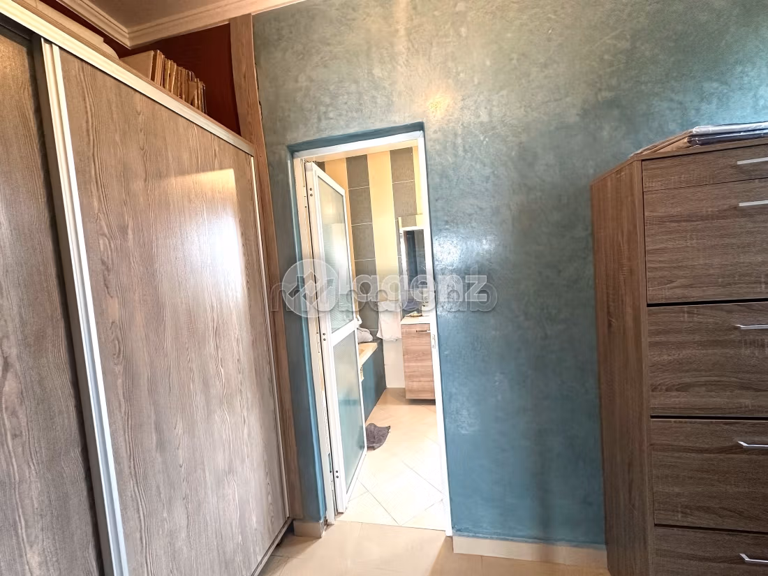 منزل ممتاز للبيع بابن سليمان. 2 غرف جميلة. مكان وقوف السيارات وشرفة