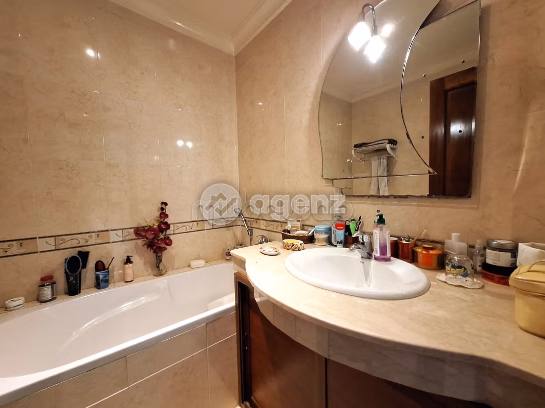 Appartamento da acquistare a Val Fleury. Superficie 129 m². Posto auto e ascensore