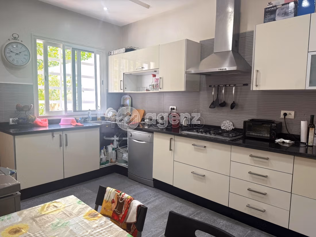 Magnificent villa for rent. 3 rooms. New furniture