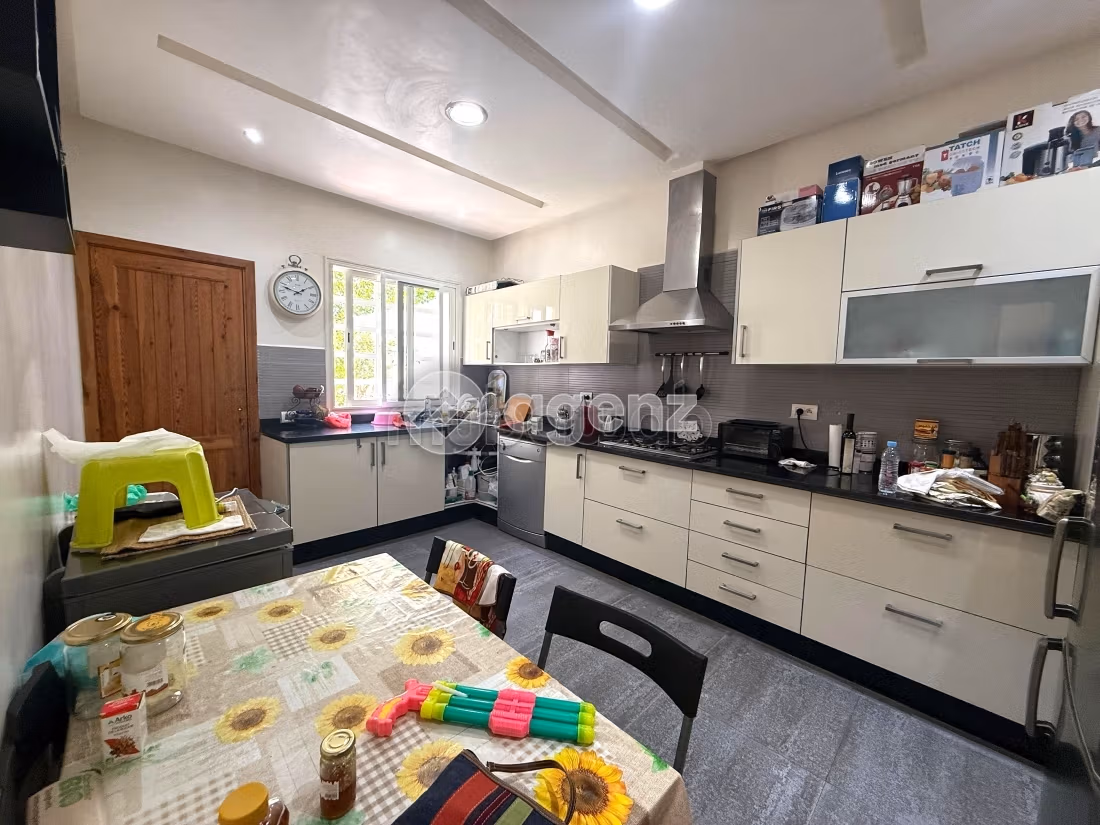 Magnificent villa for rent. 3 rooms. New furniture