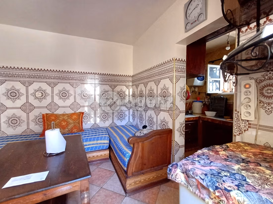 Luxury Villa for sale. 10 rooms. Garage and terrace