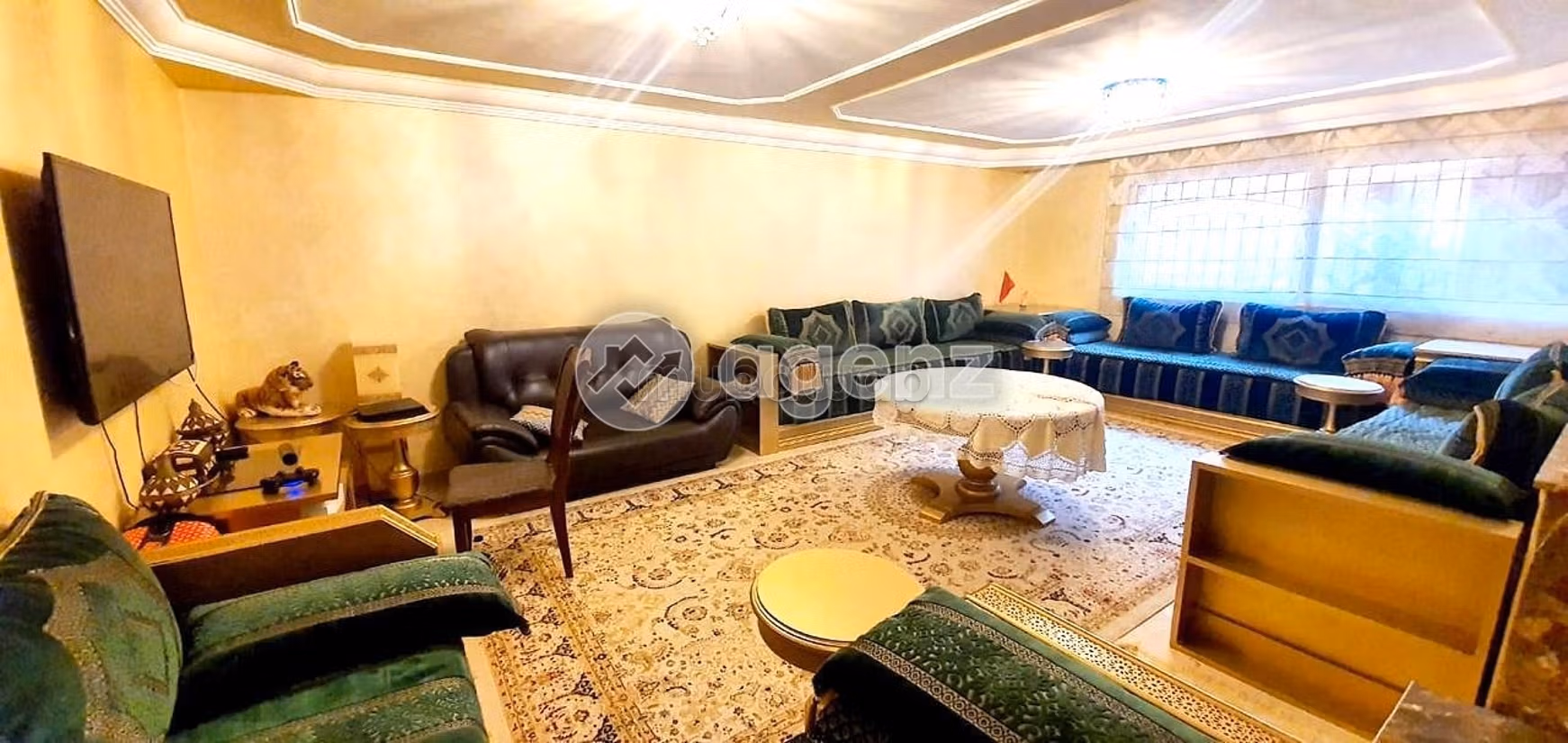 فيلا جميلة للبيع بسيدي معروف. المساحة 250 م². شرفة وحديقة