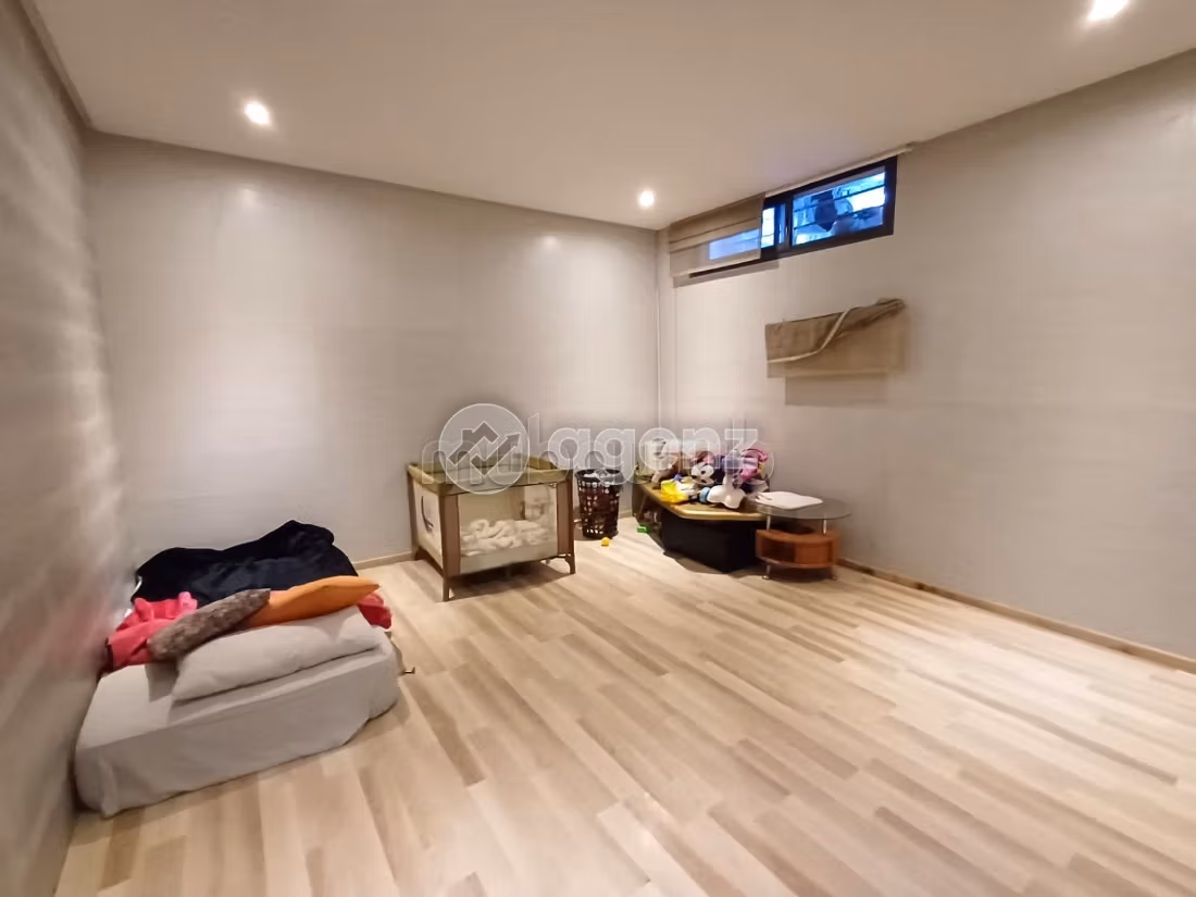 High quality villa for sale. Area 480 m². Green areas, Parking spaces for cars