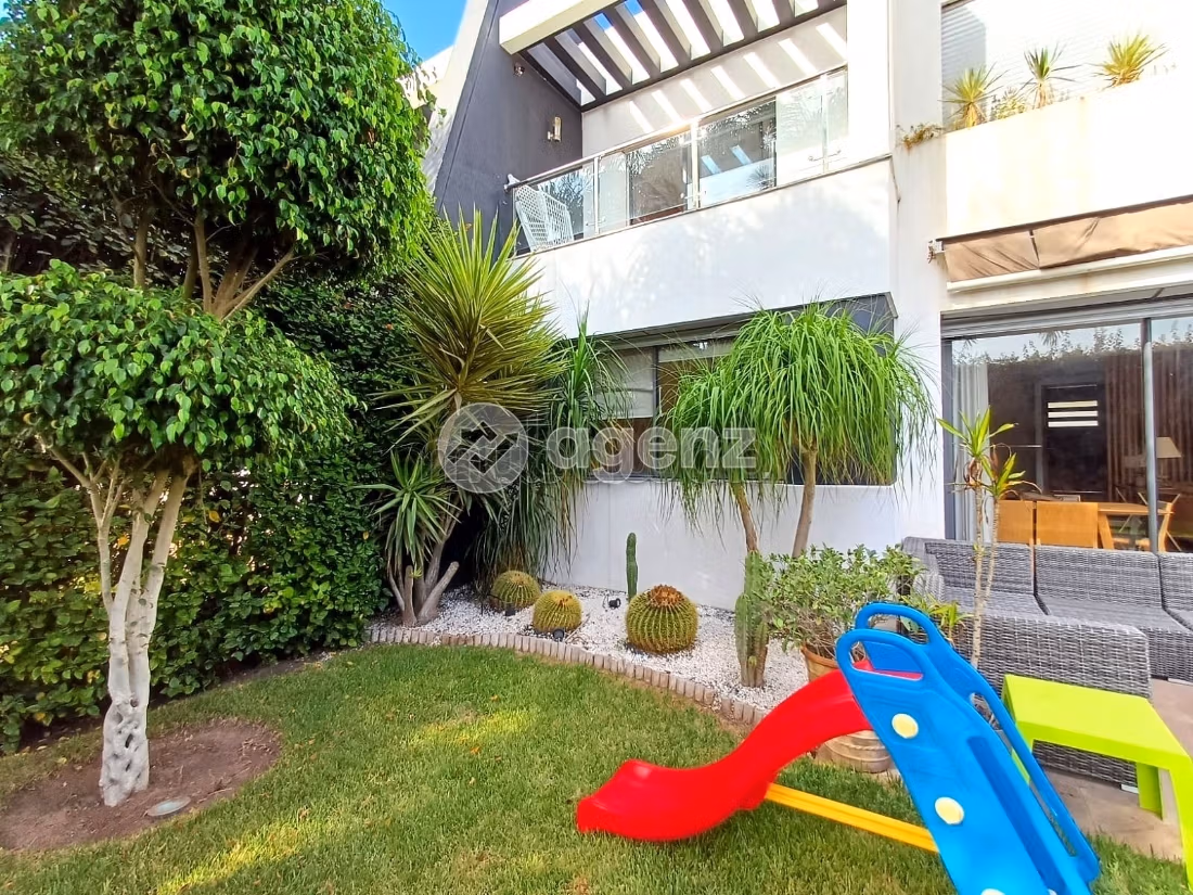 High quality villa for sale. Area 480 m². Green areas, Parking spaces for cars