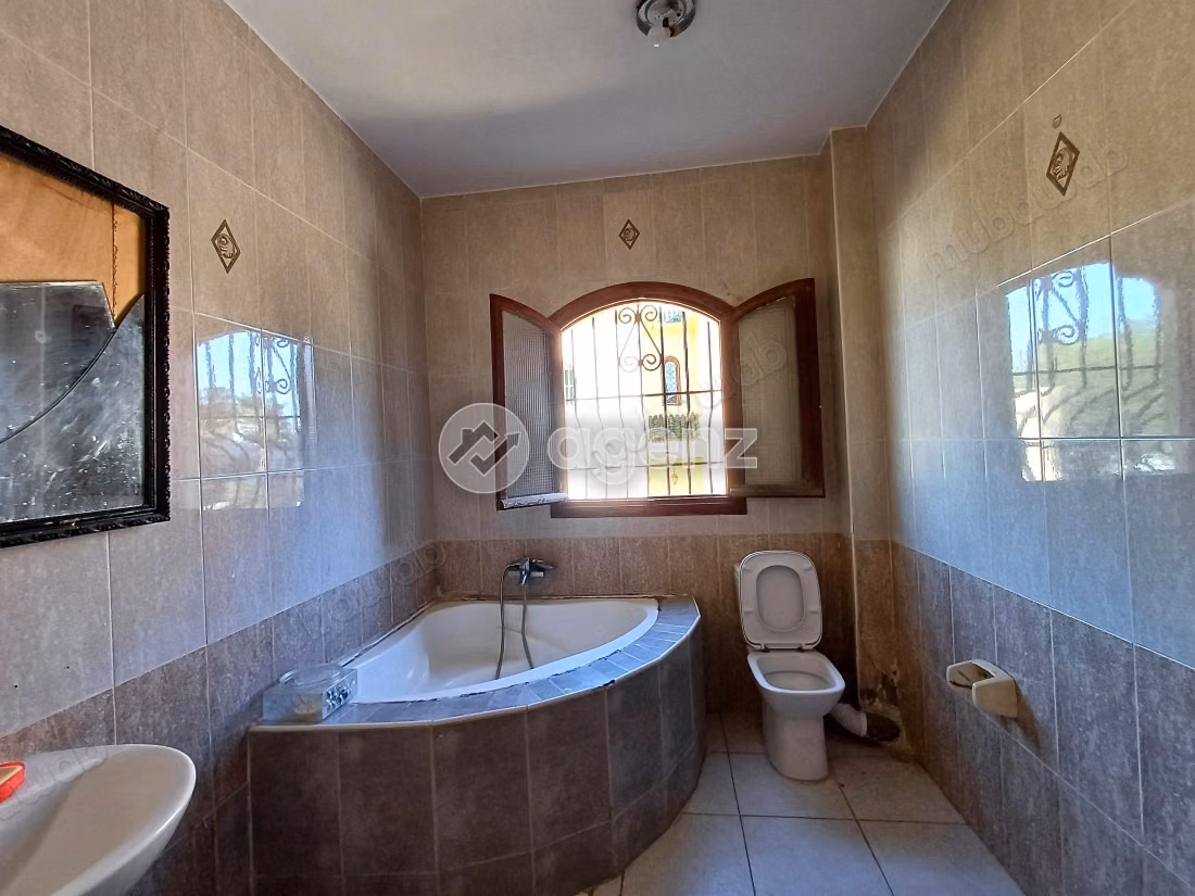 Villa's en luxe woningen te koop in Californie. 5 Kamers. Gemeubileerd