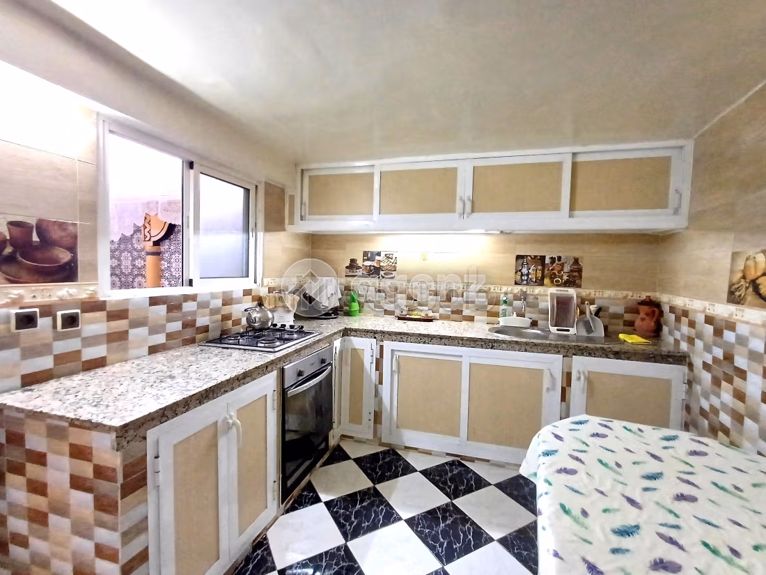 Piso en venta en Beausite. Superficie 132 m². Con muebles