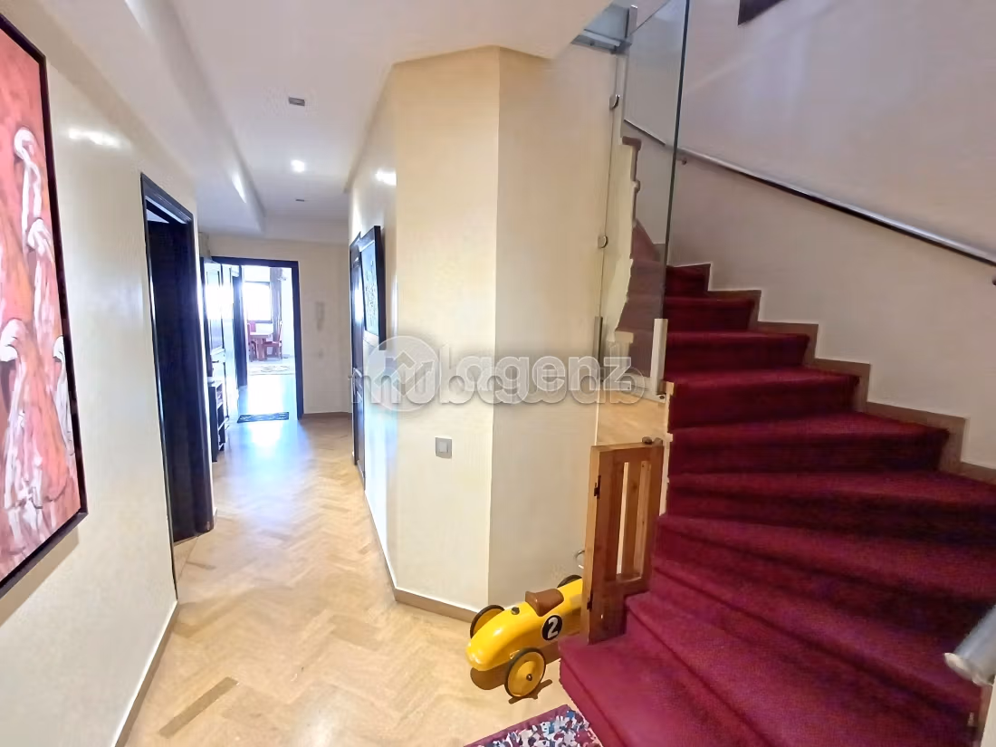 Piso en venta en Palmier. 5 bonitas habitaciones. Sin ascensor, gran terraza