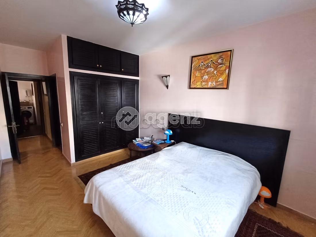Piso en venta en Palmier. 5 bonitas habitaciones. Sin ascensor, gran terraza