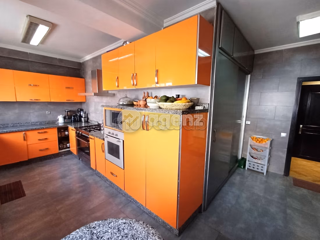 Piso en venta en Palmier. 5 bonitas habitaciones. Sin ascensor, gran terraza