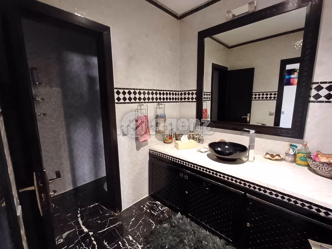 Piso en venta en Palmier. 5 bonitas habitaciones. Sin ascensor, gran terraza