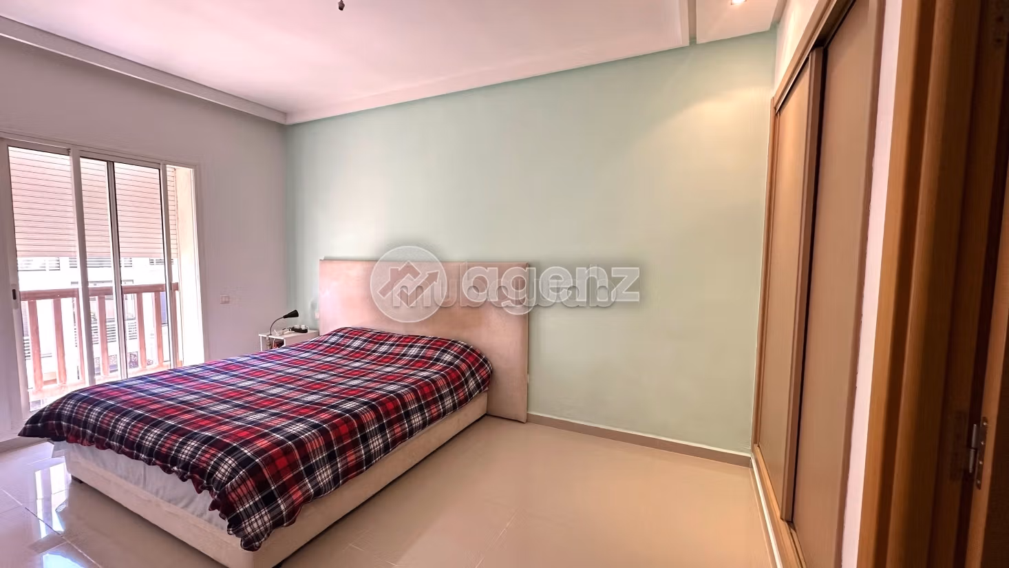 Beautiful apartment for sale. Surface area 100 m². With Lift, Carpark