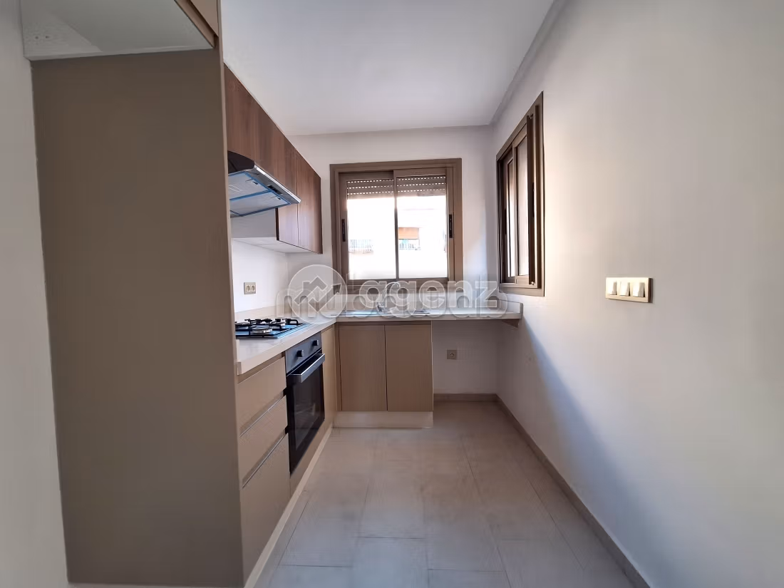 Beautiful apartment for sale in Beauséjour. Small area 192 m². Lift and terrace