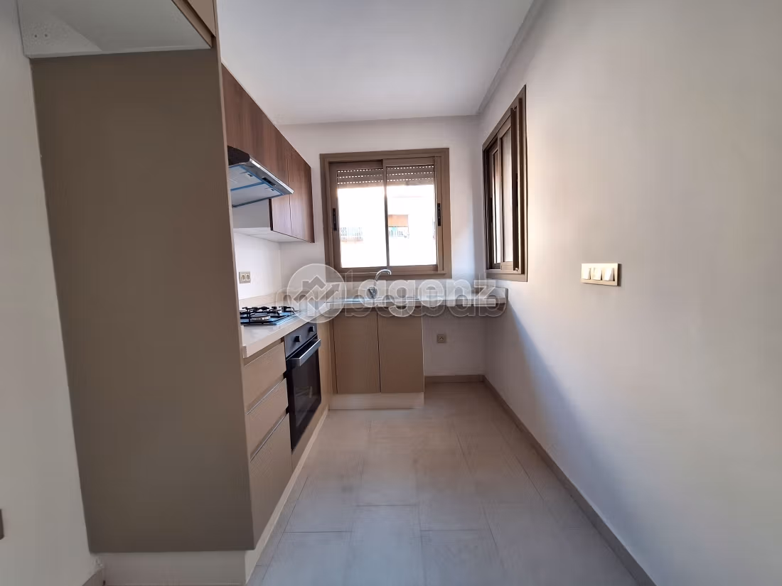 Beautiful apartment for sale in Beauséjour. Small area 192 m². Lift and terrace
