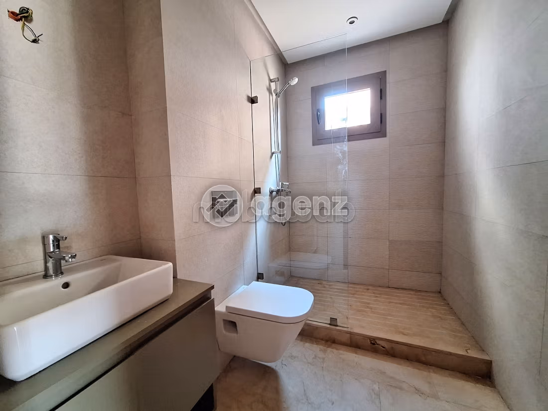 Beautiful apartment for sale in Beauséjour. Small area 192 m². Lift and terrace