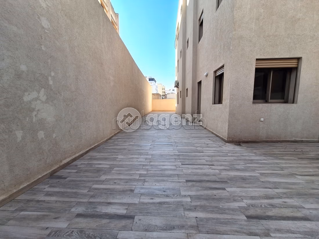 Beautiful apartment for sale in Beauséjour. Small area 192 m². Lift and terrace