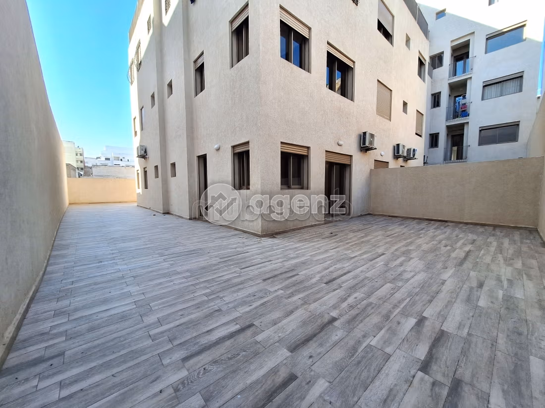 Beautiful apartment for sale in Beauséjour. Small area 192 m². Lift and terrace