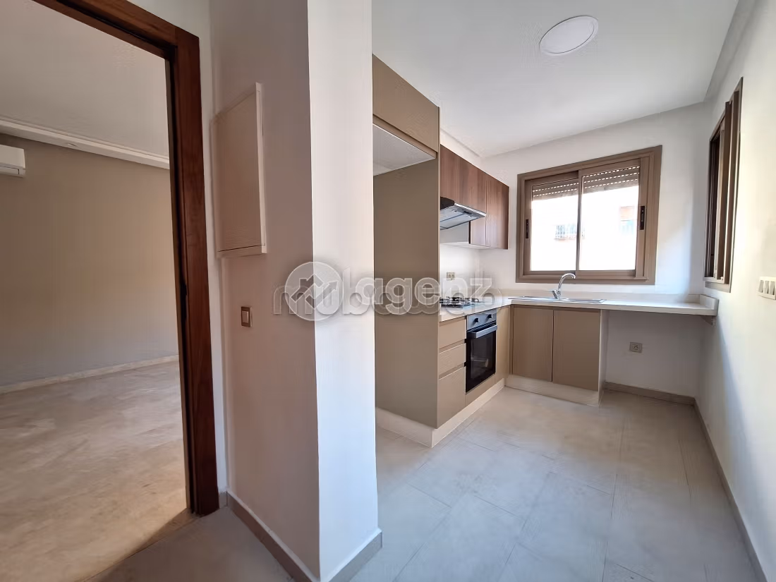 Beautiful apartment for sale in Beauséjour. Small area 192 m². Lift and terrace